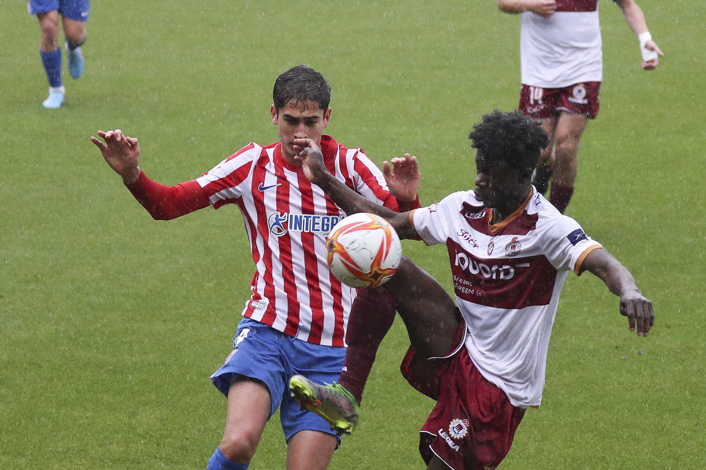 Fotos: Las Mejores Imágenes Del Sporting B - Gijón Industrial | El ...